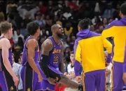 AYX官方直播-篮网险胜骑士，詹姆斯扛起全队