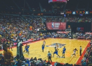 爱游戏APP-浓眉刷新纪录，勇士战术压制浙江队，一场战术与天赋的完美结合