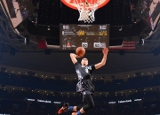 爱游戏下载-红牛二队上演下克上奇迹，佩雷兹绝杀点燃赛场，一场改写F1格局的经典战役