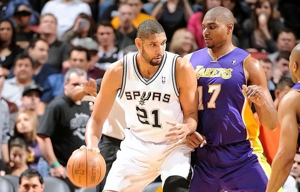 法国队鏖战日本队，黄鸭组合扛起全队