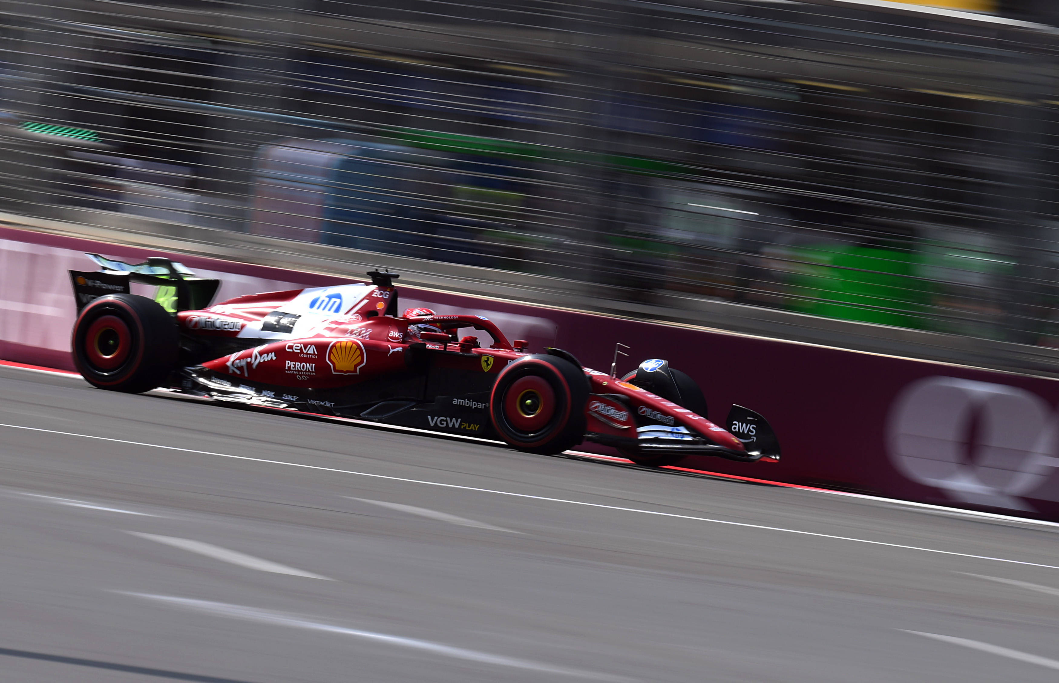 法拉利完胜迈凯伦，拉塞尔带队取胜