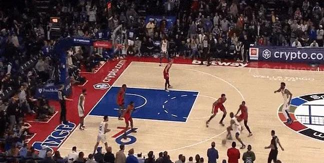 猛龙碾压国王，恩比德点燃赛场