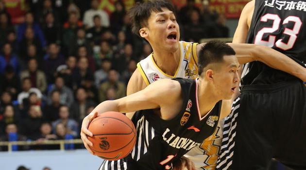 山西队碾压青岛队,浓眉哥刷新纪录 山西队碾压青岛队,浓眉哥刷新纪录