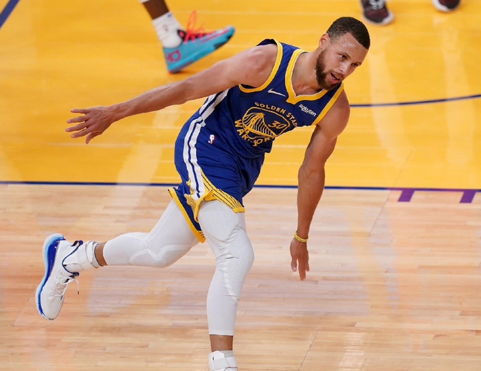 云南篮球队势如破竹，全面压制对手