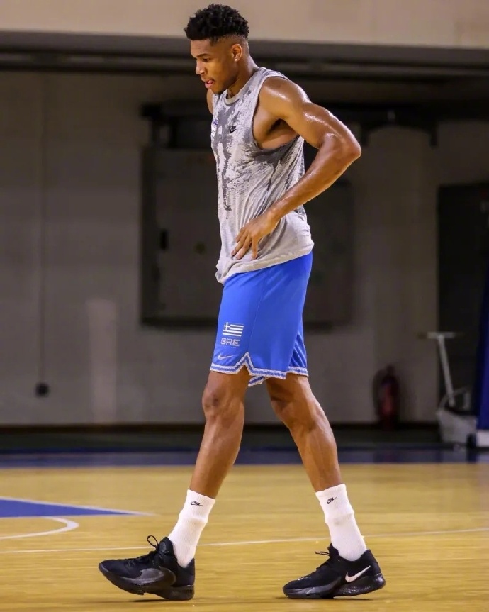 希腊男篮轻取雄鹿B队,乔治·希尔高光表现 希腊男篮轻取雄鹿B队,乔治·希尔高光表现