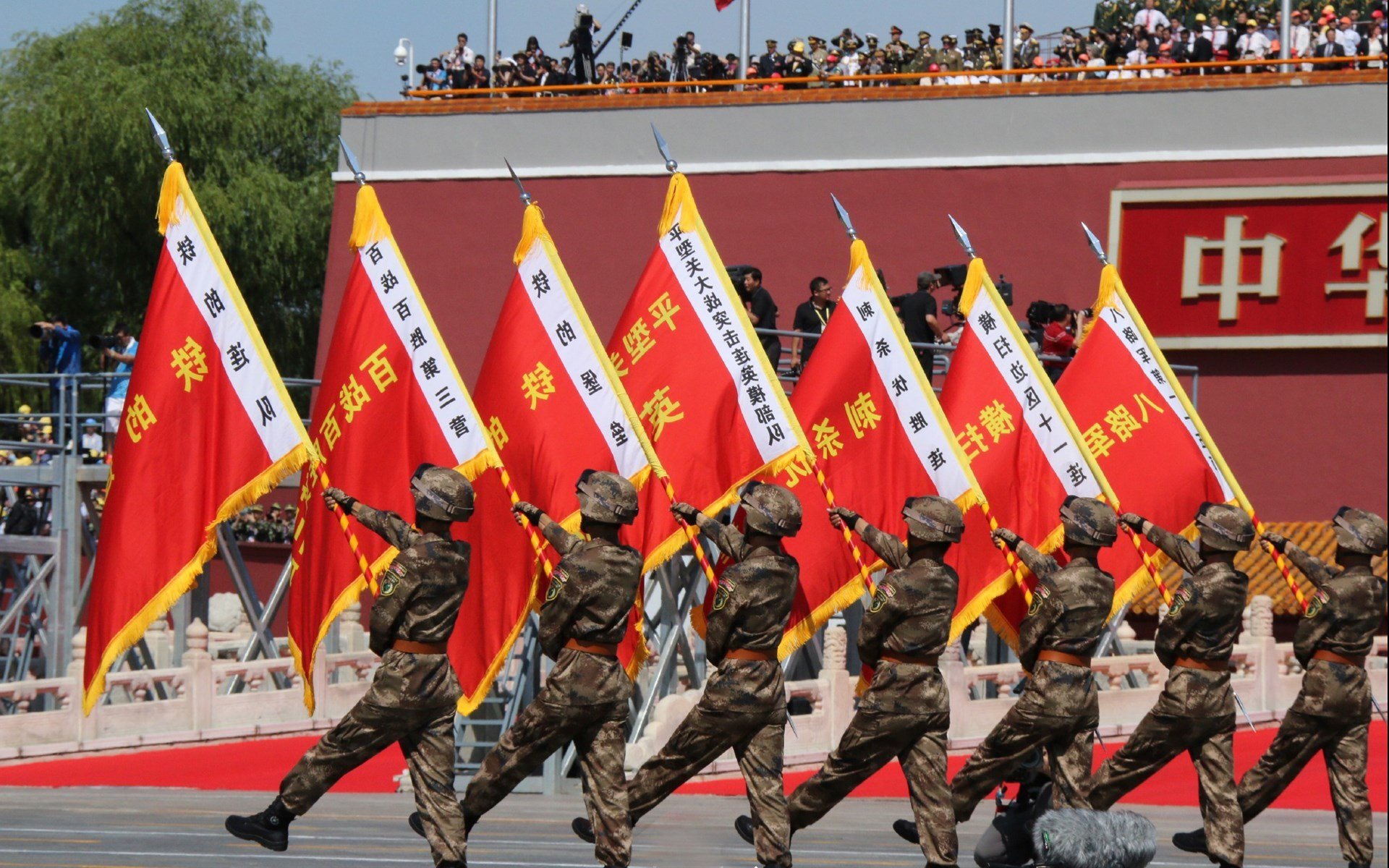 76人争冠路上力克掘金，约基奇在焦点战中证明自我价值